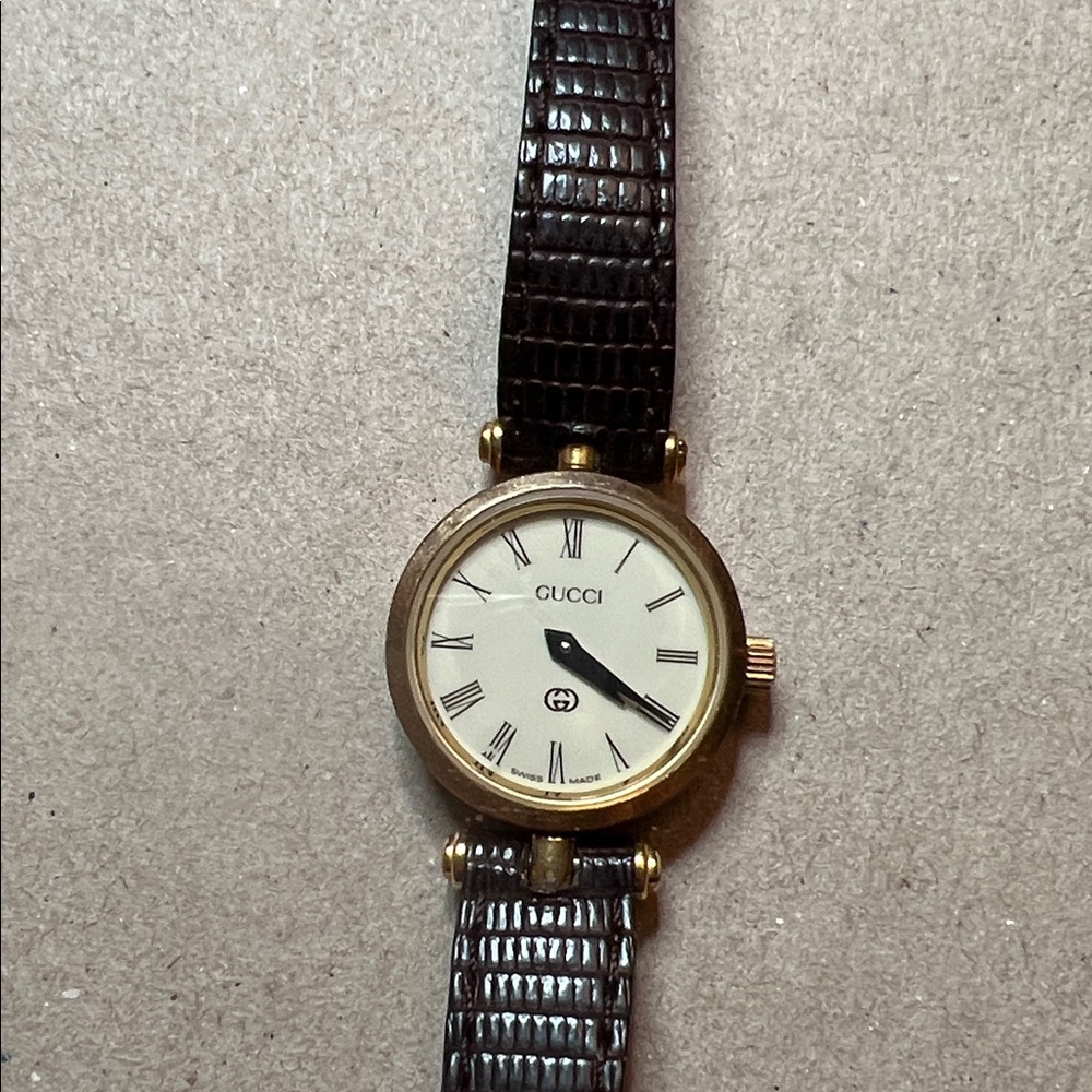 Gucci 2000L Wristwatch - Picture 2 of 9